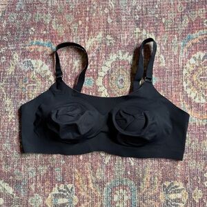 Knixwear Knix Bra Wireless Size 5 Convertible Straps Black and Nude